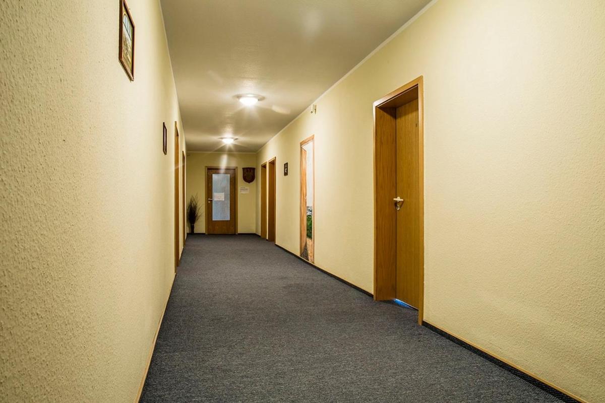 Logia Hotel Garni Нойхарлингерзийл Екстериор снимка